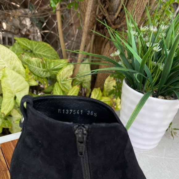 - AGL Notch bootie black Suede leather Ankle boots 36.5 Us 6.5 women,New - Picture 12 of 13